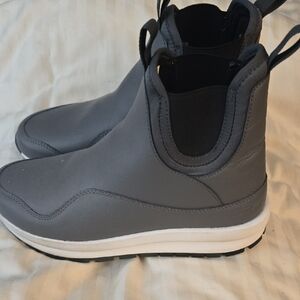 Columbia Gray Ankle Boots